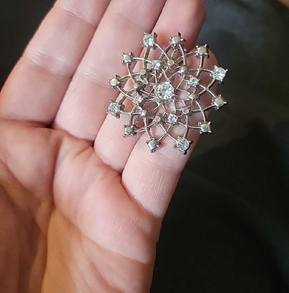 Christmas Brooch - Picture 3 of 3